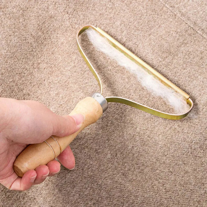 Portable Manual Lint Remover - Pet Hair & Fuzz Brush for Clothes, Sofa, and Fabric Cleaning